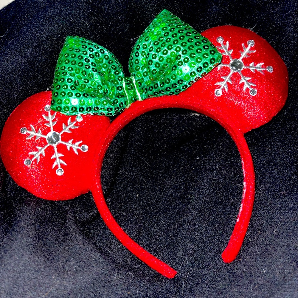 Christmas / Holiday Disney Minnie Ears with Snowflakes PURCHASED AT PARK